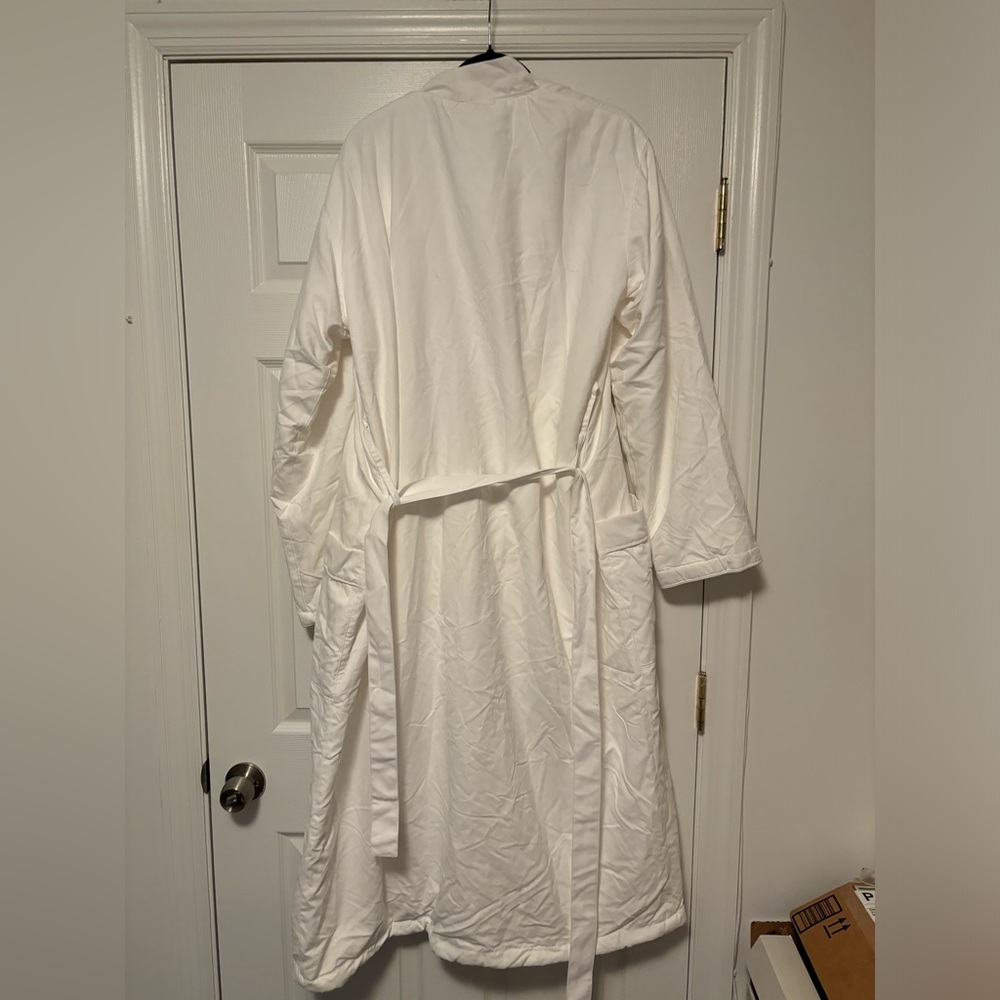 Four Seasons Spa Robe - Picture 9 of 10